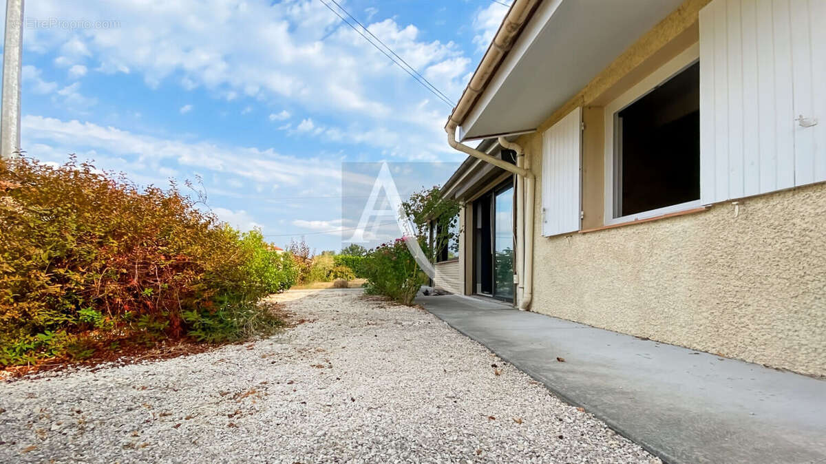 Maison de plain-pied avec piscine et son appartement indépendant - photo 6