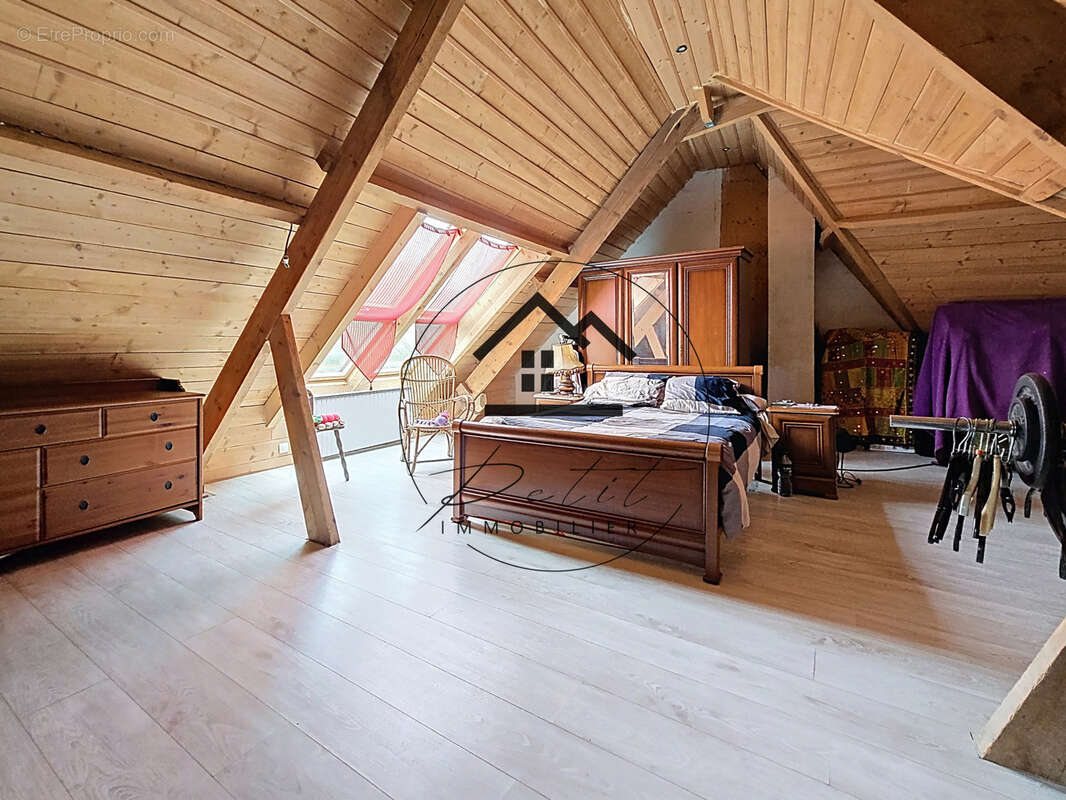 Maison à LACHAPELLE-SAINT-PIERRE