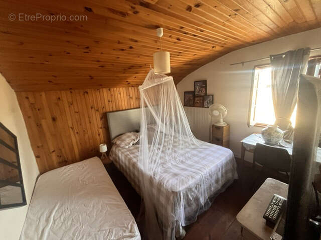 Maison  - terrain - dependances - photo 7