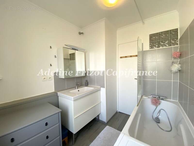Appartement 84m2 - lumineux - 3 chambres - proche gare - dpe c - cave - photo 8
