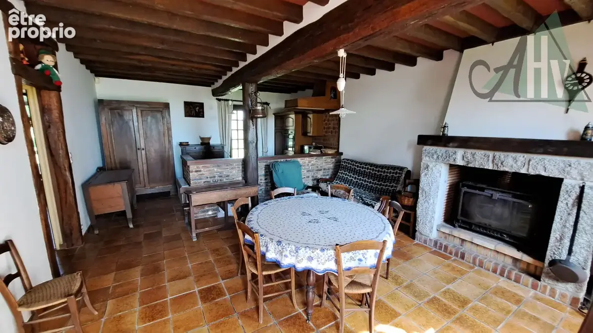 Saint Valérien - Maison ancienne avec deux chambres, grandes dépendances et terrain de 3840 m2 - photo 5