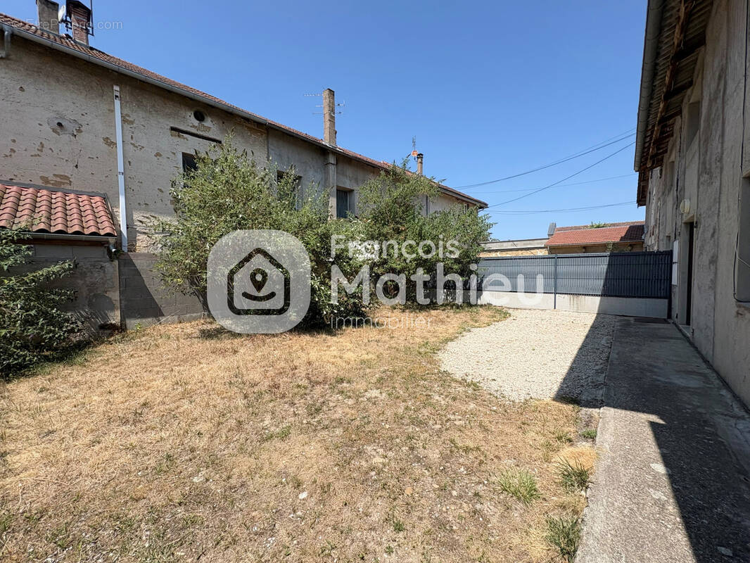 Appartement à SAINT-NIZIER-LE-DESERT
