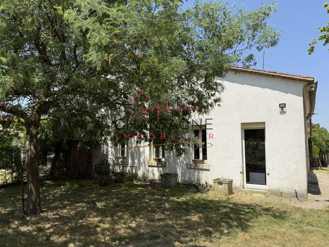 Maison à LA ROCHE-CHALAIS