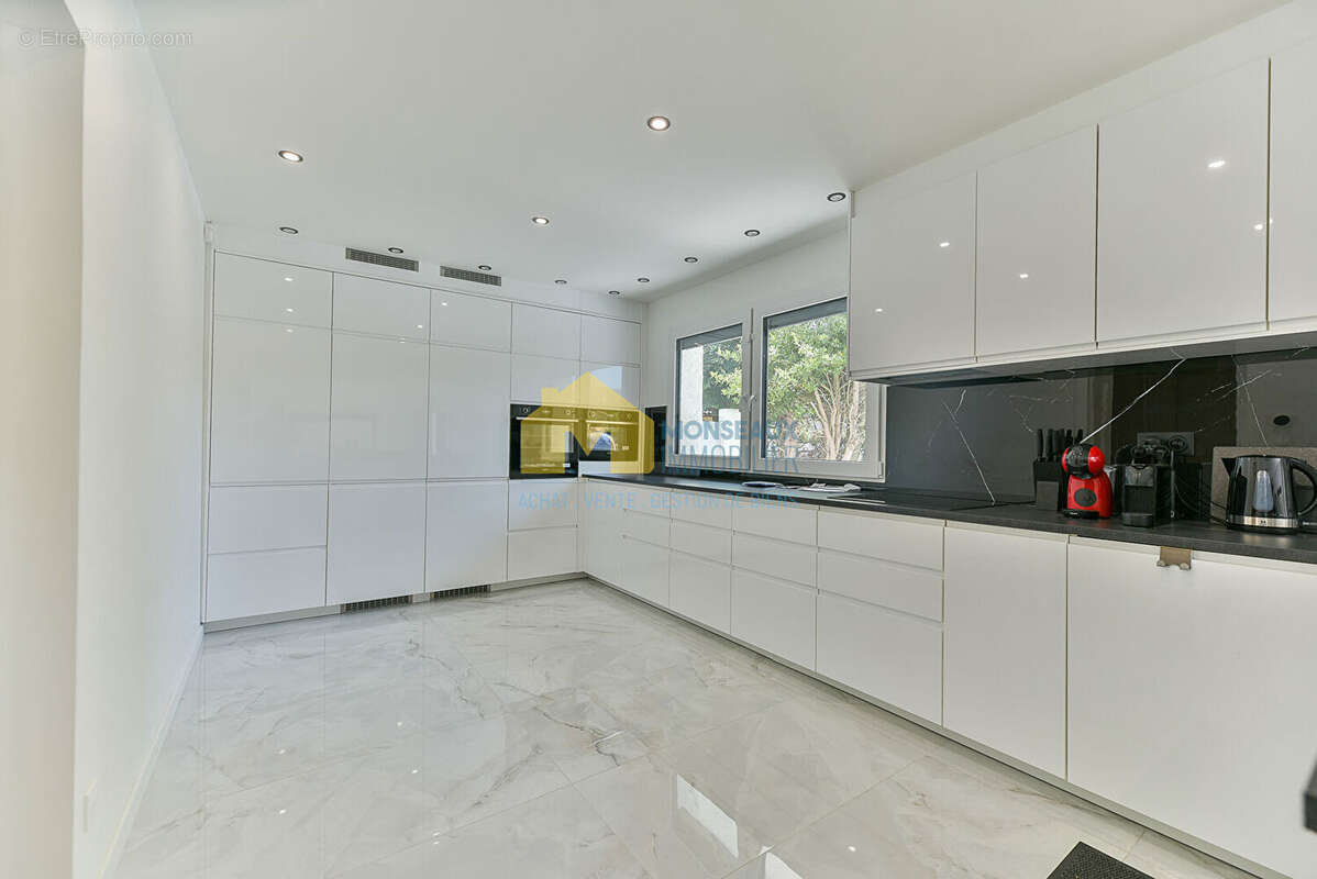 Maison à SAINTE-GENEVIEVE-DES-BOIS