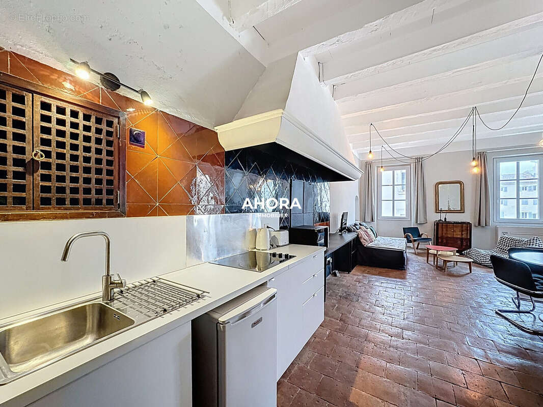 Appartement à MARSEILLE-1E