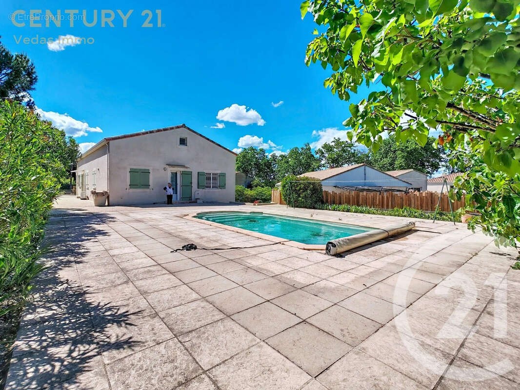 Maison 137 m² à Saint-Jean-De-Vedas  - photo 2