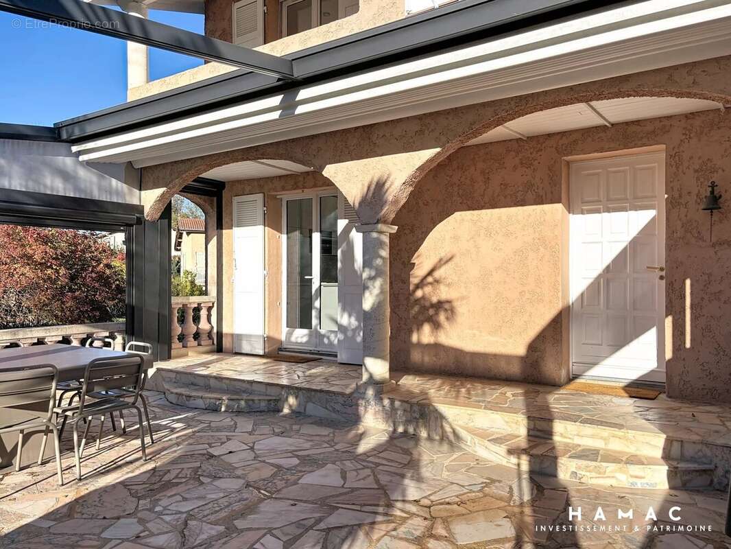 Maison à GREZIEU-LA-VARENNE