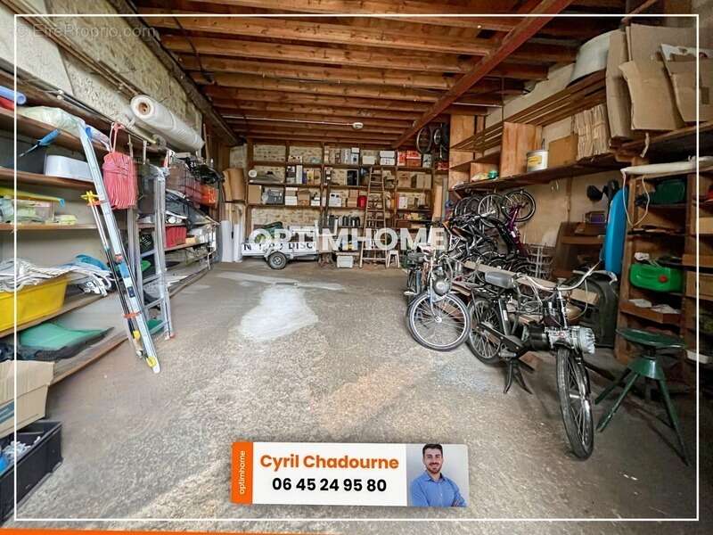 Maison à JAVERLHAC-ET-LA-CHAPELLE-SAINT-ROBERT