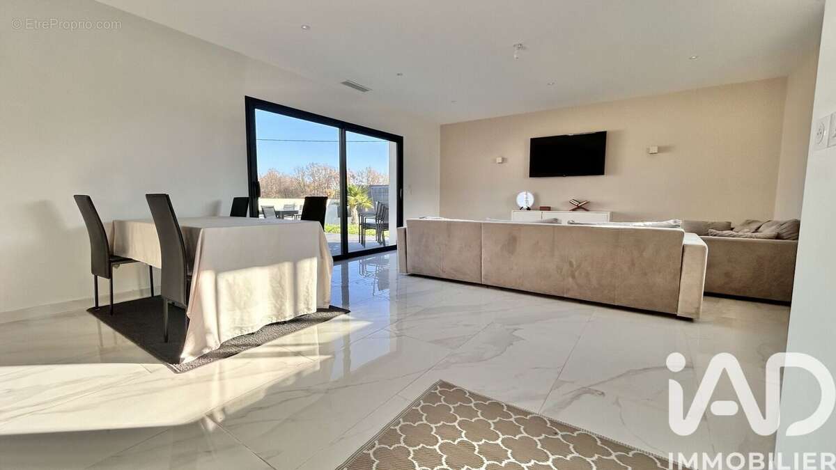 Photo 2 - Maison à MONTUSSAN