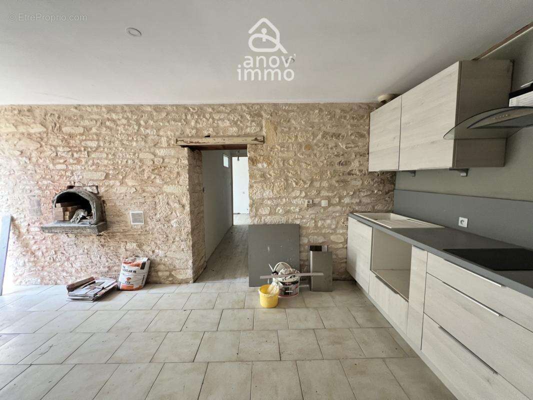 Neuville de poitou (86170) - maison à rénover - 3 chambres - - photo 2