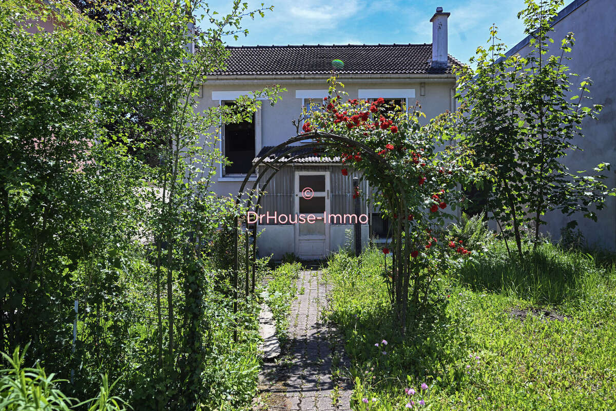 Maison à EZANVILLE