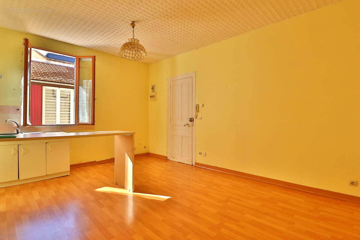 Appartement à SAINTE-SAVINE