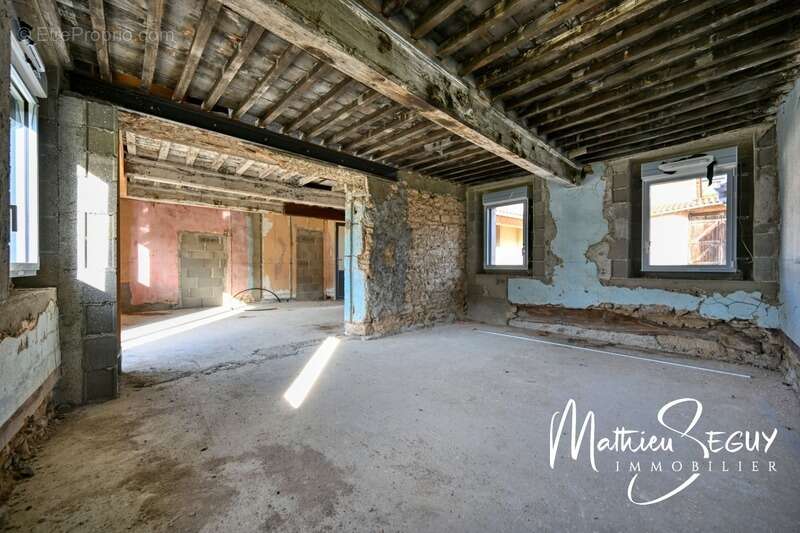 Appartement à THURINS