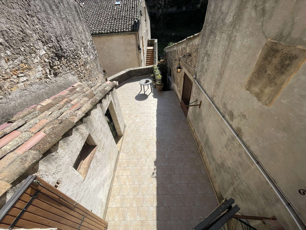 Maison à SAINT-GUILHEM-LE-DESERT