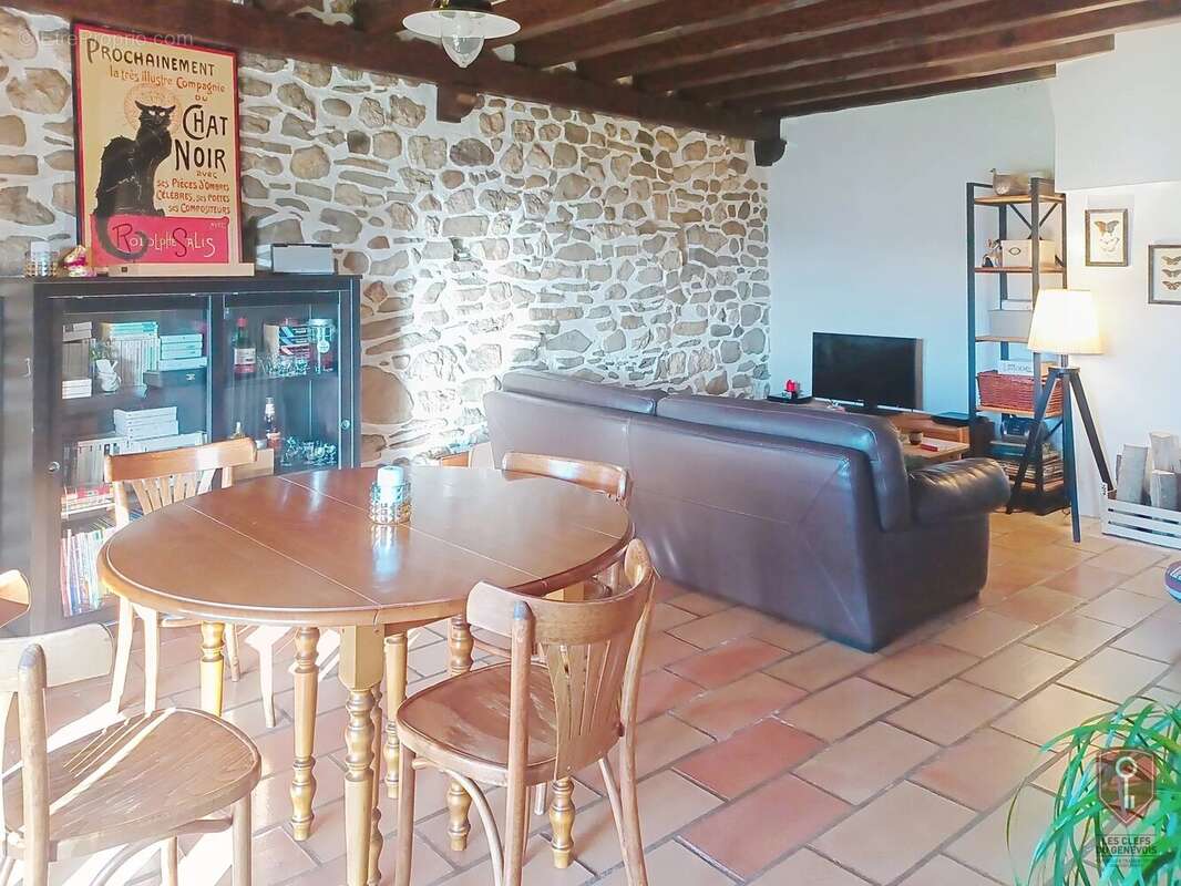 Maison à CRUSEILLES