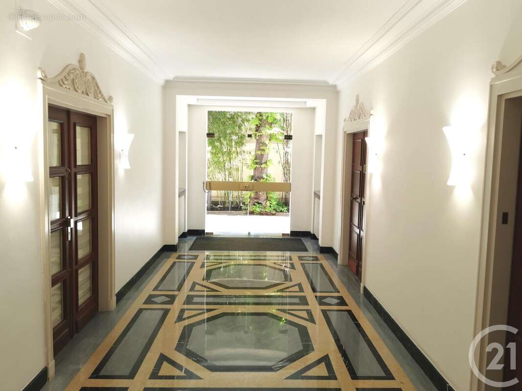 Appartement à NEUILLY-SUR-SEINE