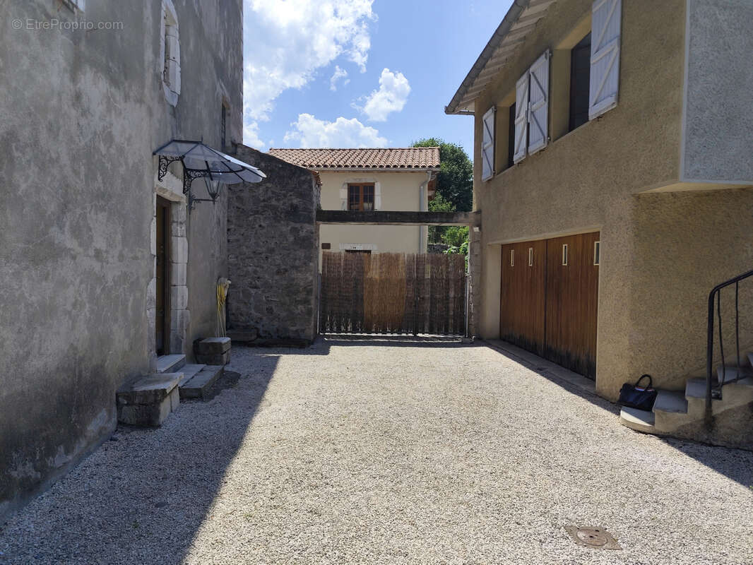 Maison 184,6 m2 avec appartement T2 et piscine centre de ST BERTRAND DE COMMINGES - photo 22
