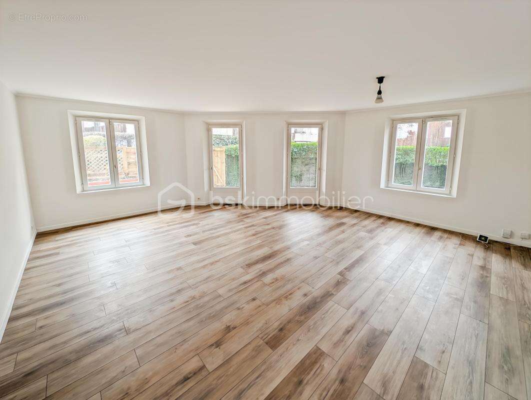 Appartement à EMERAINVILLE