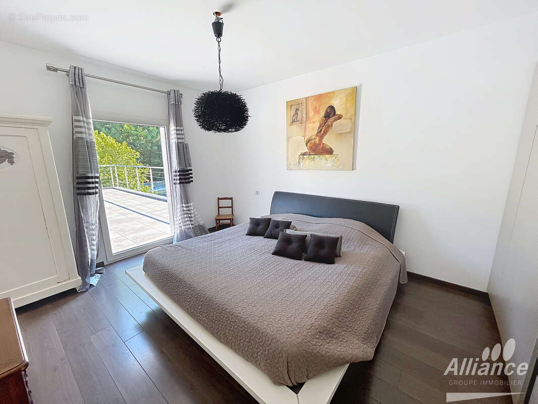 Maison de prestige de 162 m2  avec 4 chambres en lisière de forêt   Cadre atypique - photo 15