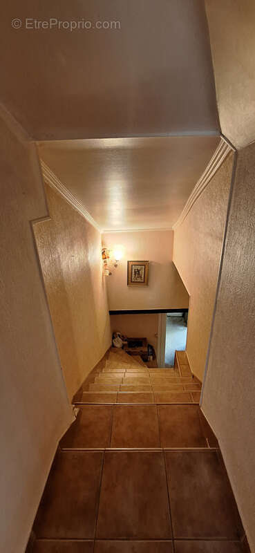 Maison 90m2 environ,au pied des commerces,3 chambres,bureau,garage,atelier,grange,cave,terrain 190m2 - photo 6