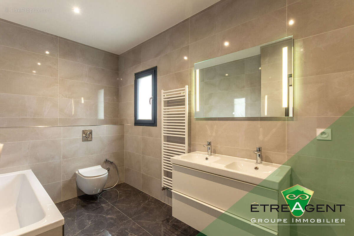 Maison ARGENCES - 124 m² - 4 chambres - photo 12