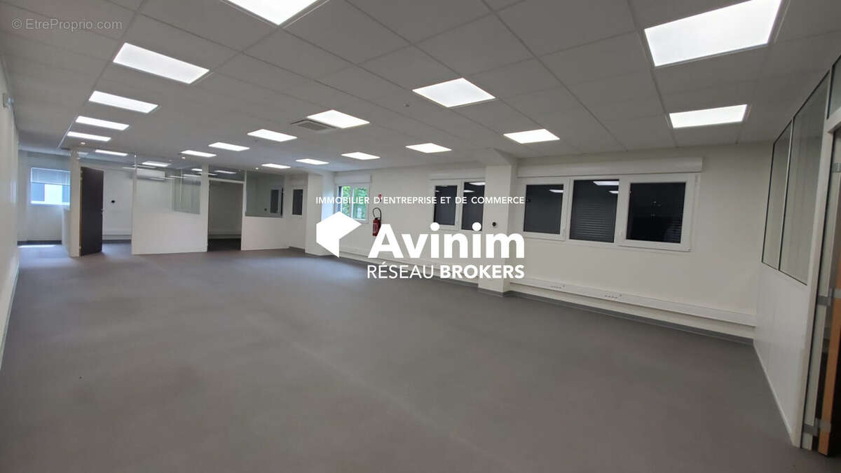 Commerce 521 m² à Archamps  - photo 3
