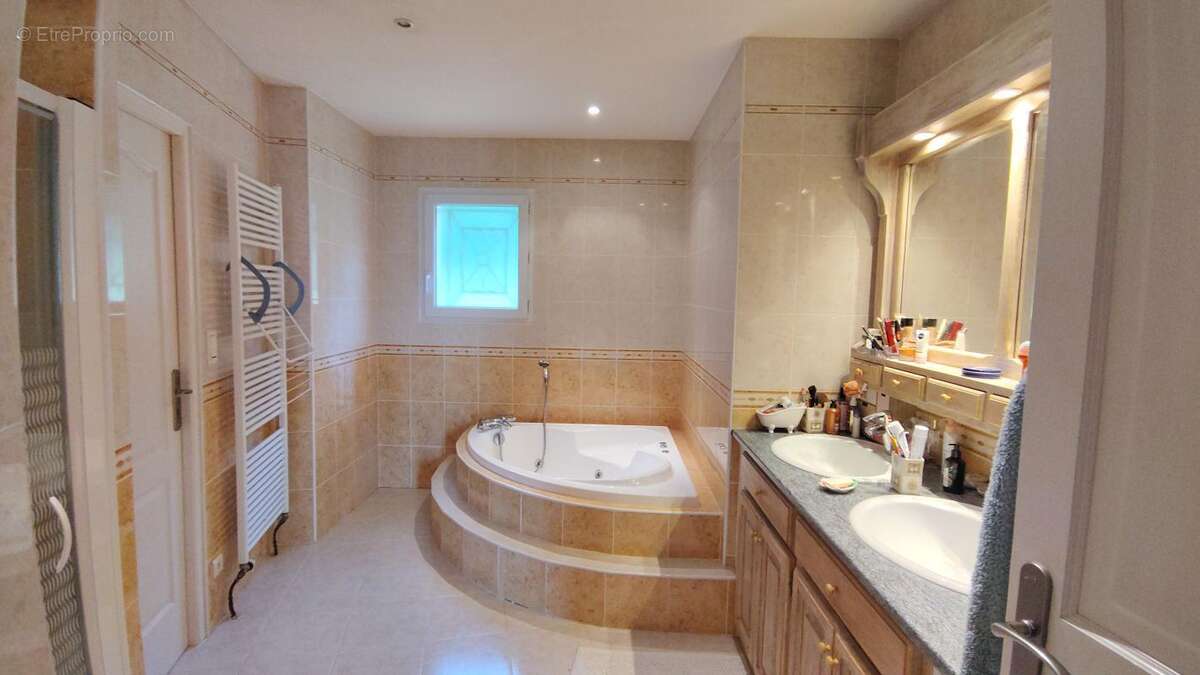 Maison à TERRASSON-LAVILLEDIEU