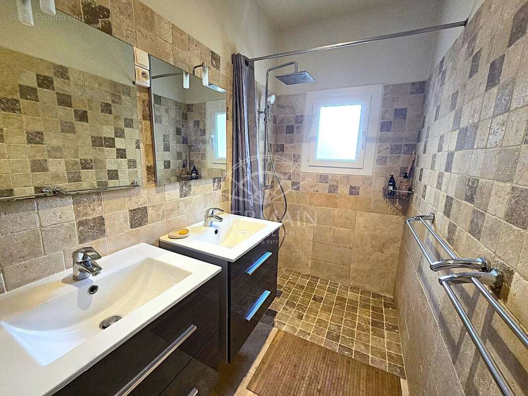 Maison à L'ISLE-SUR-LA-SORGUE