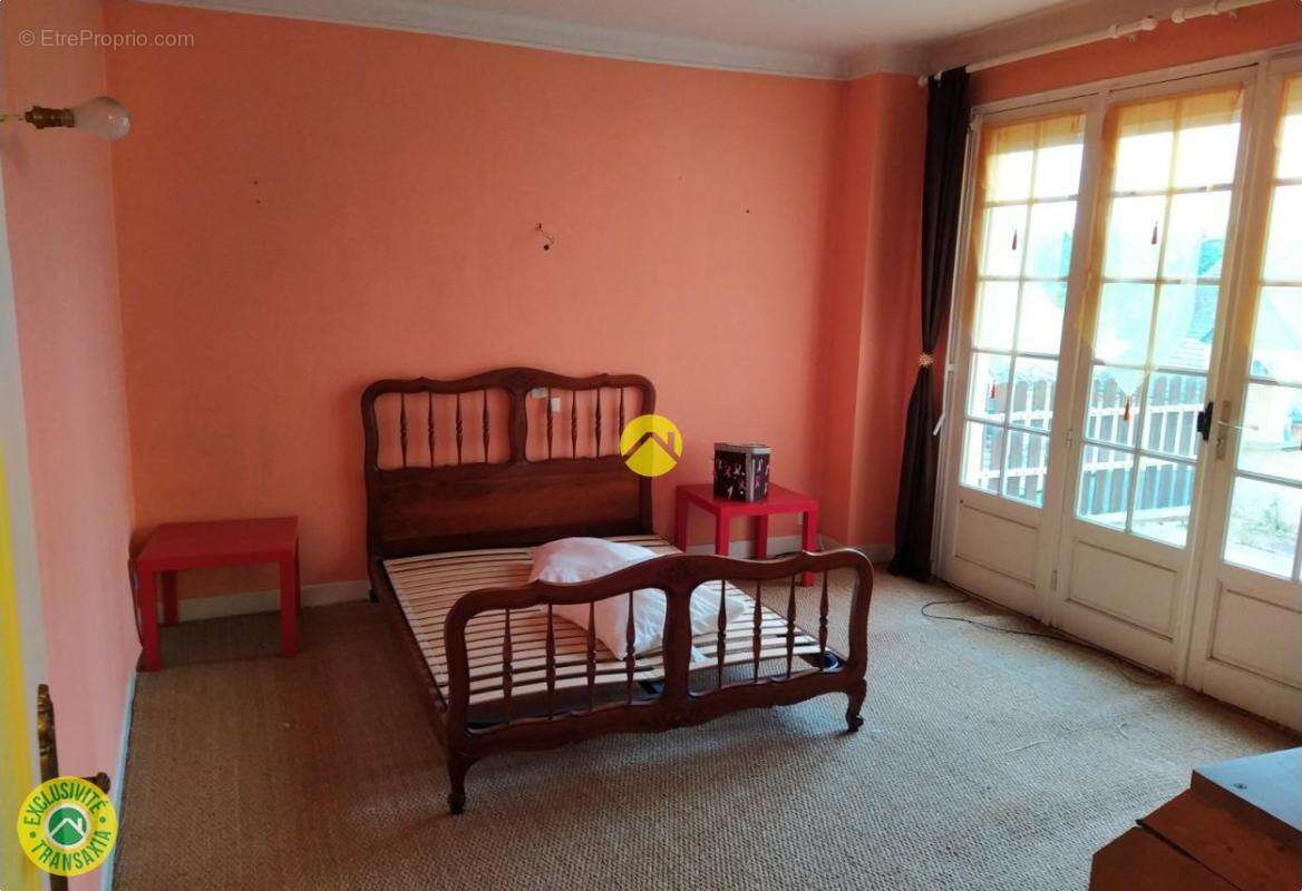 Maison à SAINT-DENIS-DE-JOUHET