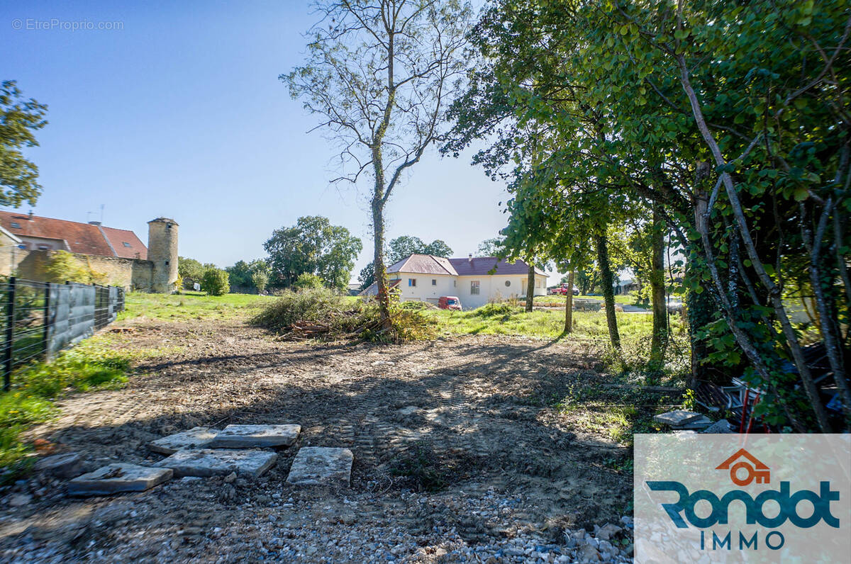 Terrain à MARCILLY-SUR-TILLE