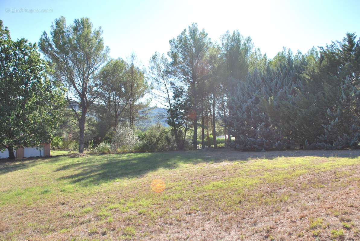 Terrain à VILLECROZE