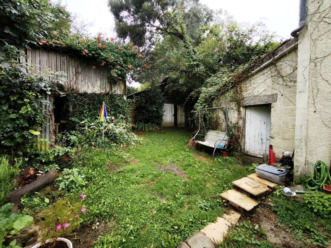 Charmante maison semi-mitoyenne avec granges, verger et plus de 5 000 m² de terrain - photo 14