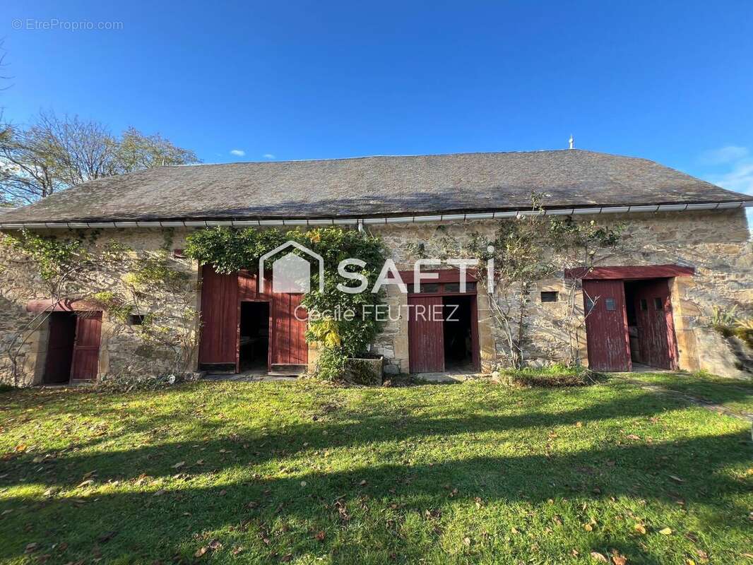 Maison 270 m² à Favars  - photo 4