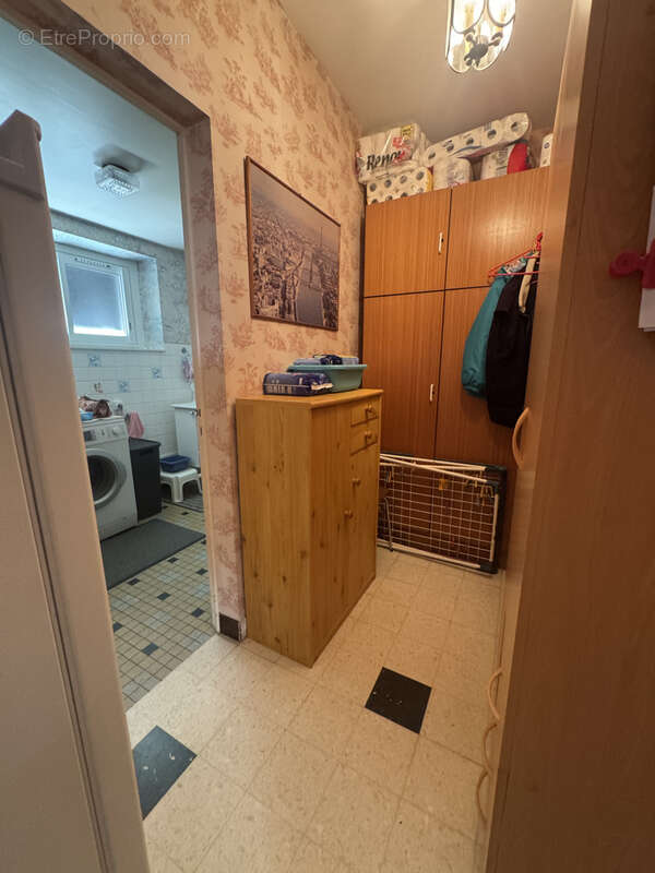 Varennes changy, commerces et écoles a pied, tout a l'égout, garage, cuisne d'été - photo 8