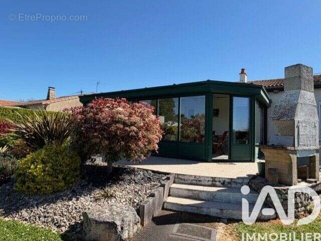 Photo 6 - Maison à VOUILLE