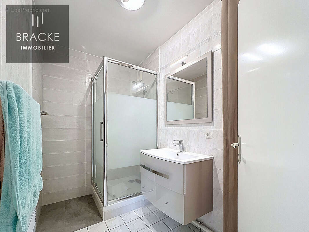 Appartement à COURBEVOIE