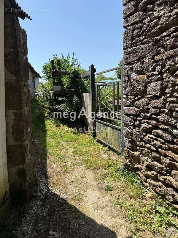 Maison en pierre au cœur d'un village proche du Mans - photo 8