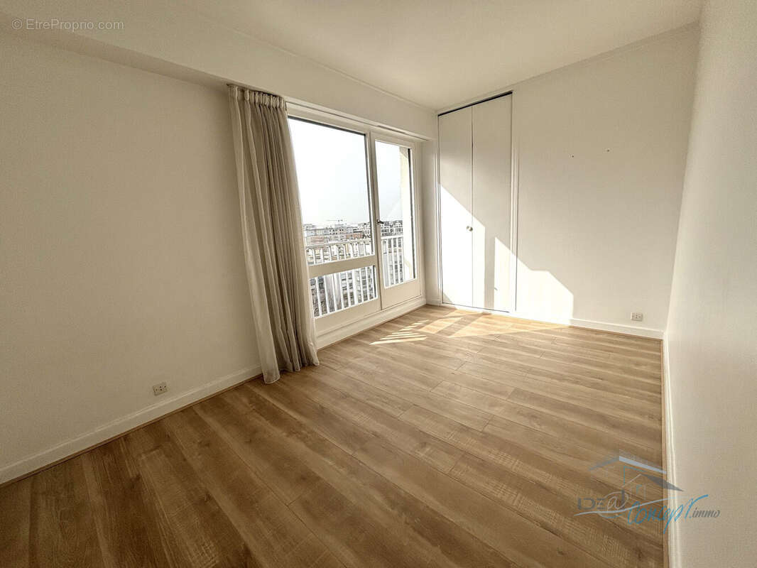 Appartement à COURBEVOIE