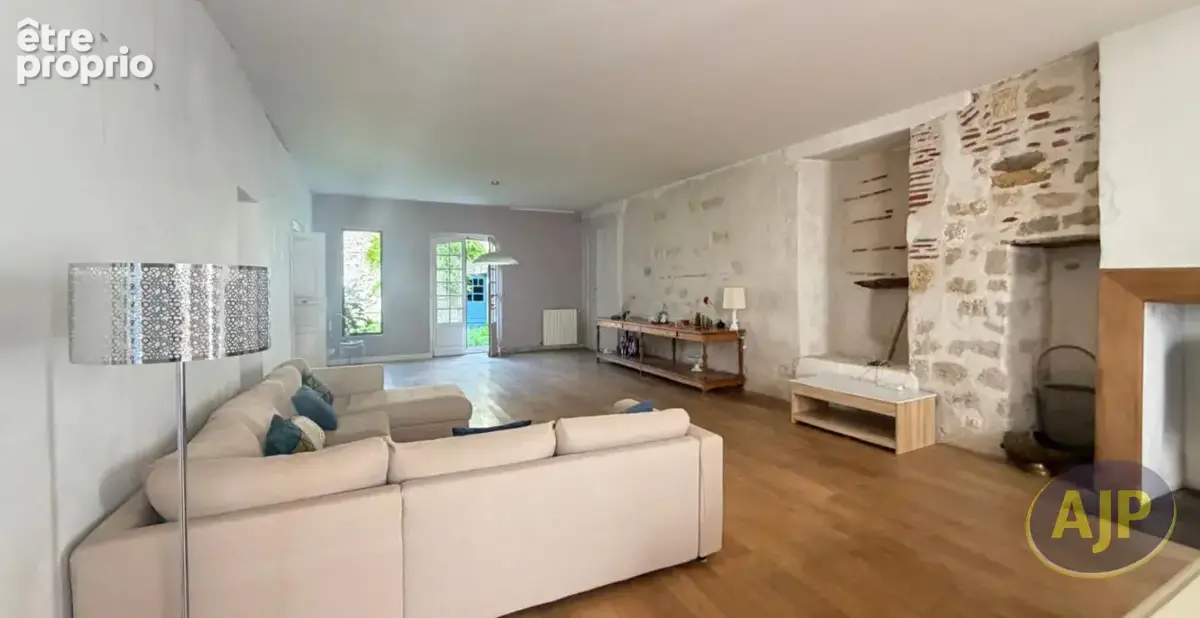 AGEN, Maison de caractère au coeur du village  de LAYRAC, 320 m² habitables - photo 4
