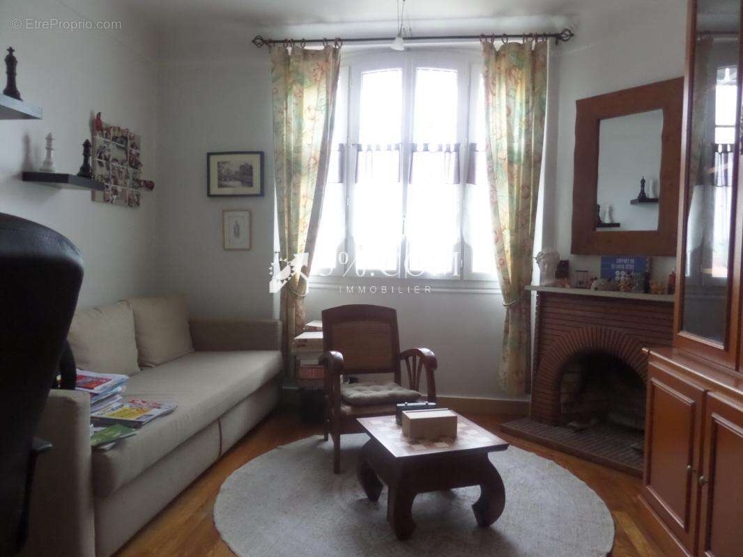 Maison à LA CHAPELLE-LA-REINE