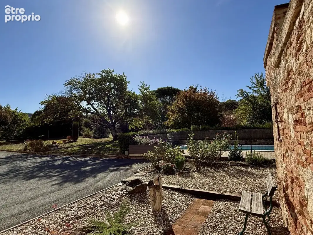 Magnifique maison en pierre entièrement rénovée, avec piscine et jardin arboré. - photo 26