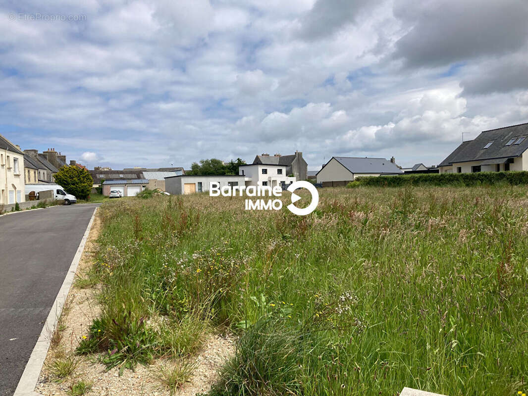 Terrain à PLOUGOULM