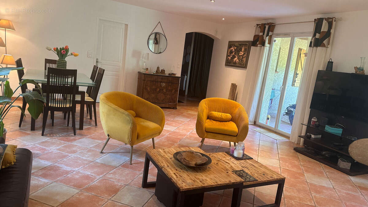 Villa T6 de 170 m² avec jardin et et piscine - photo 4