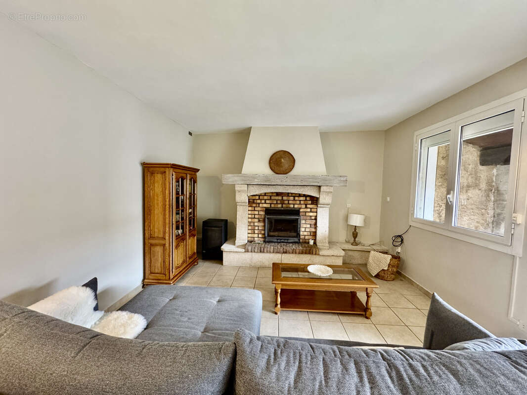 Maison à LAUDUN-L'ARDOISE