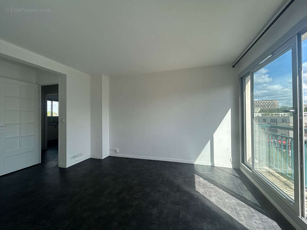 Appartement à FRESNES