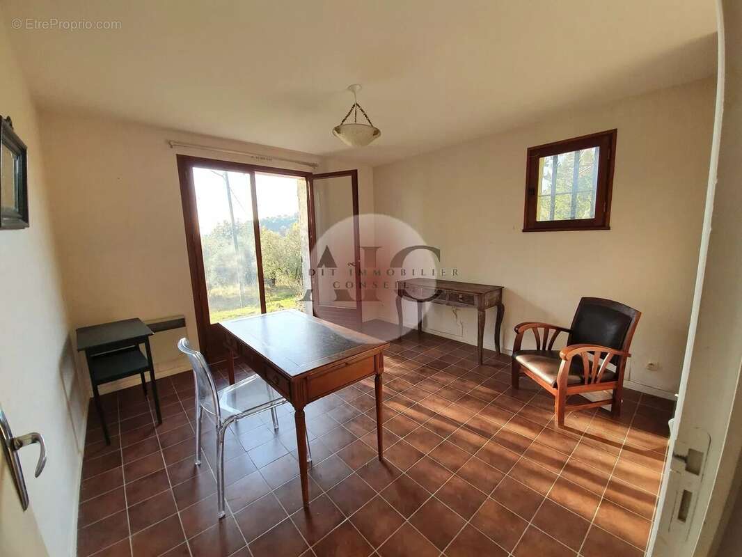 Maison à TOURRETTES