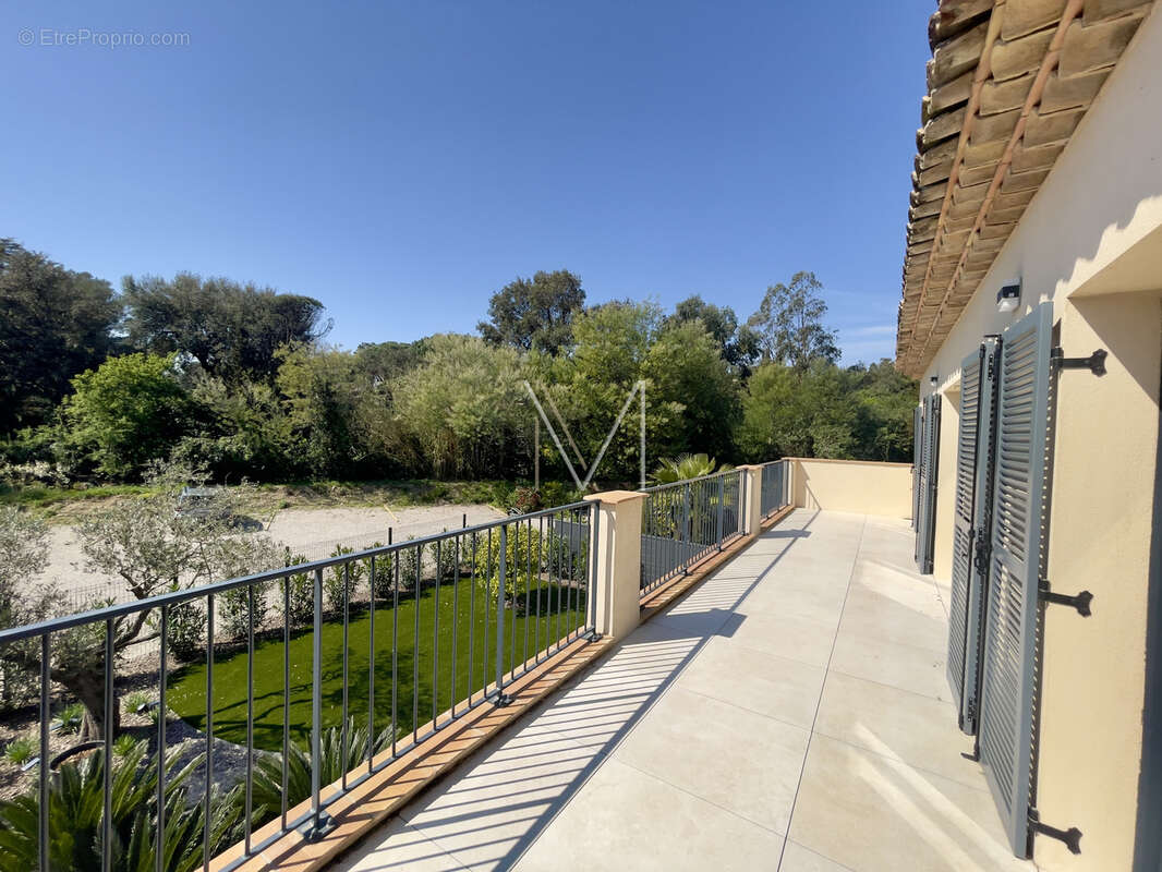 Appartement neuf dernier etage de residence a pied de la plage  t4 avec grande terrasse - photo 2