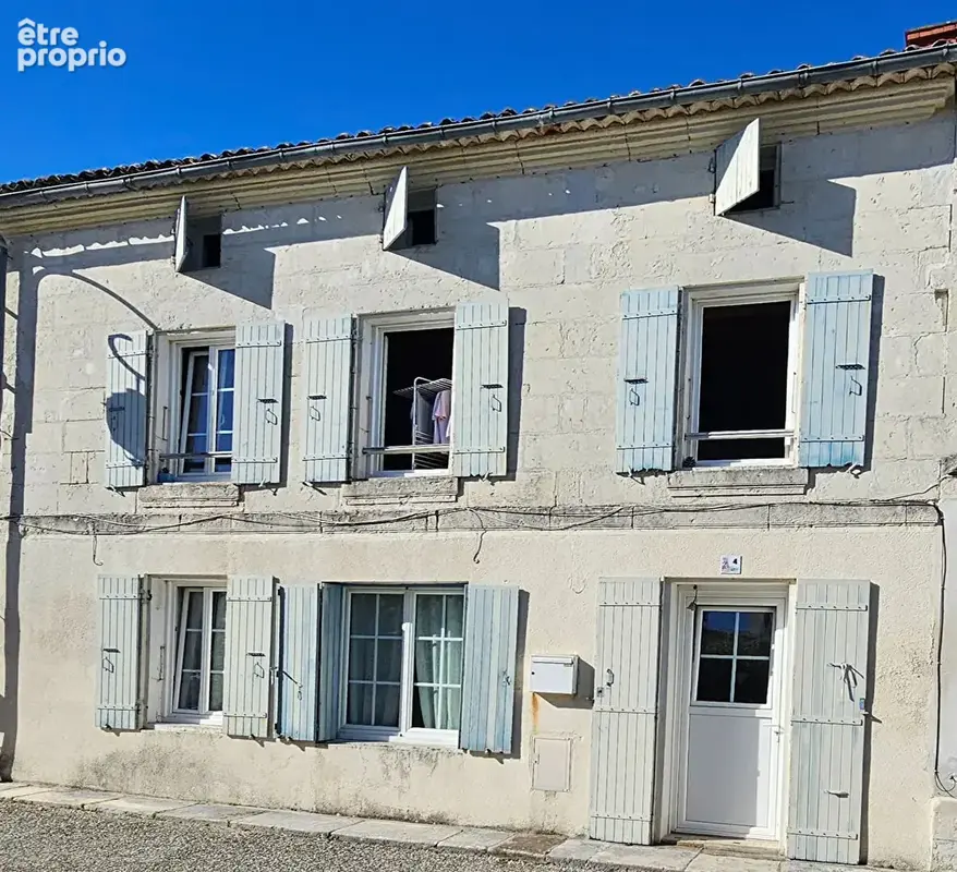 Photo Maison à Saint-Georges-Des-Coteaux au prix de 169 900€