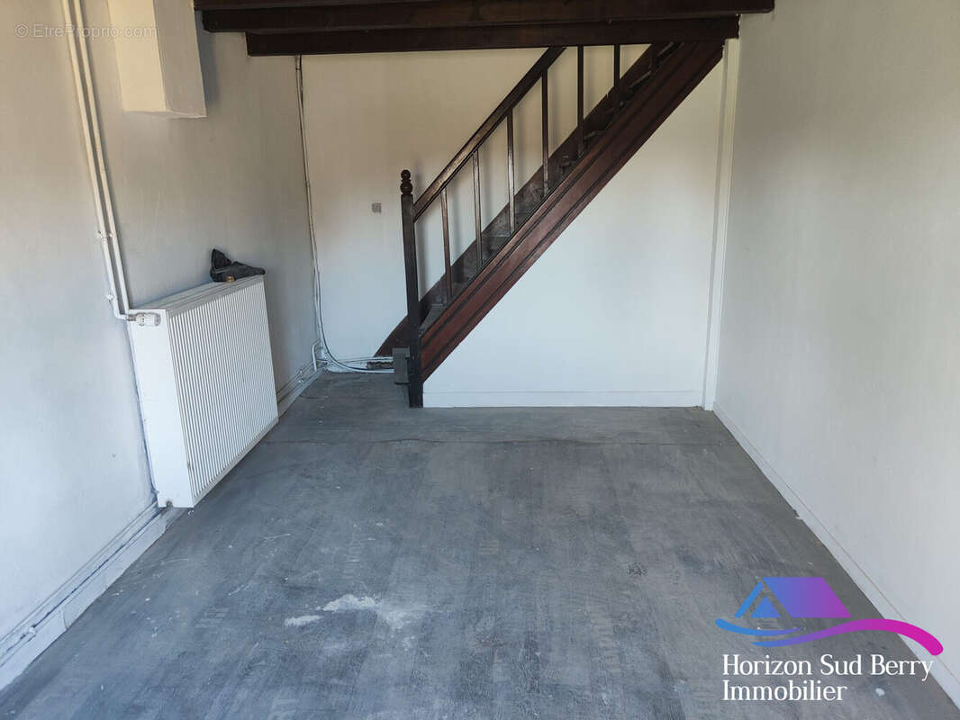 Salon - Maison à SAINT-CHRISTOPHE-EN-BOUCHERIE