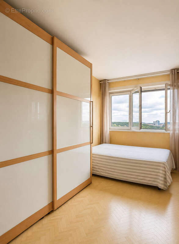 Appartement à COURBEVOIE